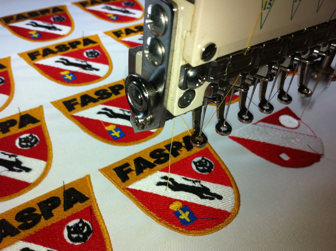 El bordado es un arte que consiste en la ornamentación por medio de hebras textiles, de una superficie flexible, generalmente una tela.
Los hilos que se emplean en el bordado son los mismos que sirven para el tejido pero sobre todo se utilizan los de seda, lana y lino, todos con variados colores y los de plata y oro con las formas diferentes que se adoptan en tejeduría. Con ellos, se ensartan a veces gemas, perlas, abalorios y lentejuelas metálicas.
